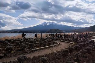 浓眉：我们在防守端有很多沟通错误 老是给对面留出空位